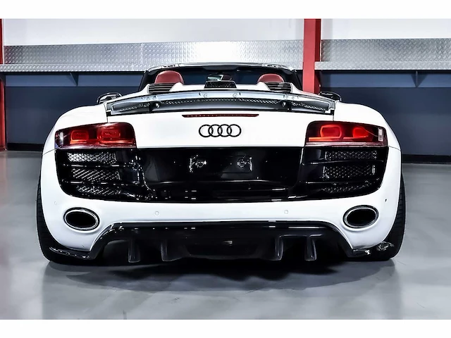 Audi r8 spyder 5,2l v10 fsi - 2011 - afbeelding 32 van  90