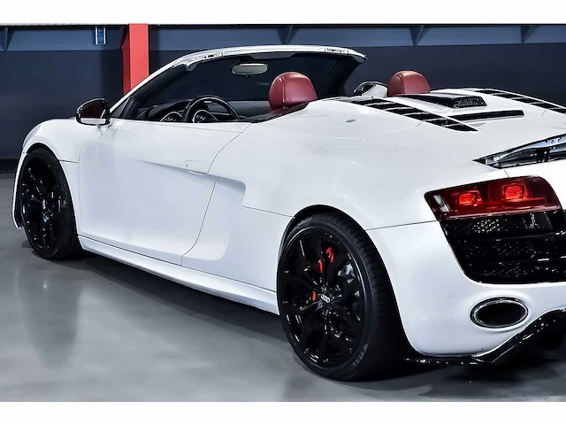 Audi r8 spyder 5,2l v10 fsi - 2011 - afbeelding 47 van  90