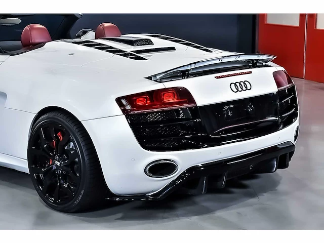 Audi r8 spyder 5,2l v10 fsi - 2011 - afbeelding 48 van  90
