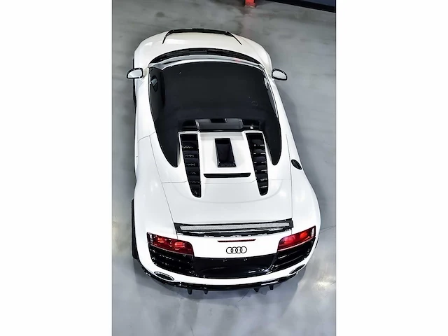 Audi r8 spyder 5,2l v10 fsi - 2011 - afbeelding 64 van  90