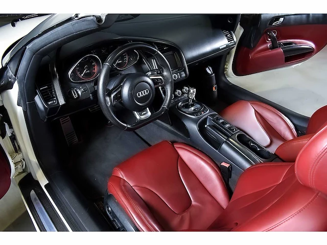 Audi r8 spyder 5,2l v10 fsi - 2011 - afbeelding 73 van  90