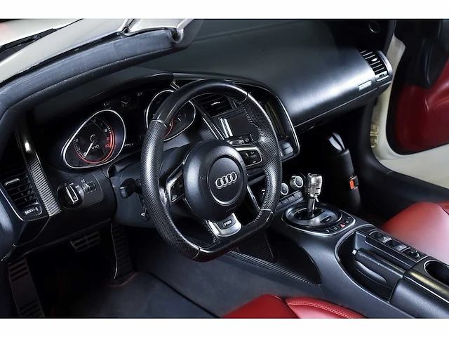 Audi r8 spyder 5,2l v10 fsi - 2011 - afbeelding 74 van  90