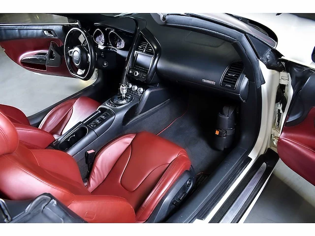 Audi r8 spyder 5,2l v10 fsi - 2011 - afbeelding 82 van  90
