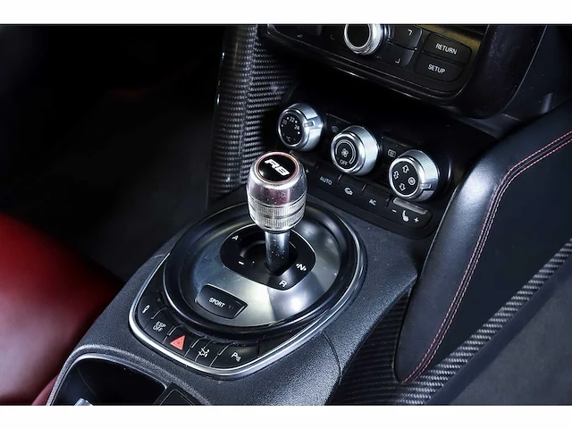 Audi r8 spyder 5,2l v10 fsi - 2011 - afbeelding 84 van  90
