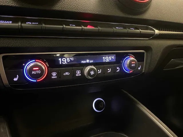 Audi rs3 limousine 2.5 tfsi quattro -facelift- 400pk 2018 (origineel-nl), pn-459-b - afbeelding 42 van  75