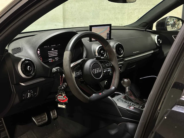 Audi rs3 sportback 2.5 tfsi quattro 400pk 2019, nl-kenteken - afbeelding 13 van  46