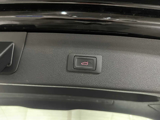 Audi rsq3 2.5 tfsi quattro pro line plus 340pk 2015, nl-kenteken - afbeelding 32 van  49