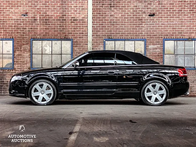 Audi s4 cabriolet 4.2 v8 344pk 2005 -youngtimer- - afbeelding 13 van  36