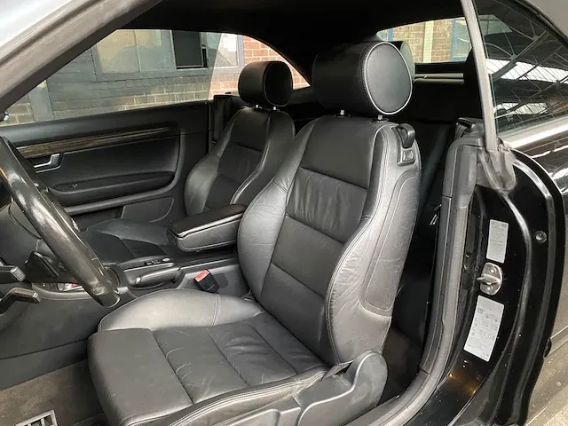 Audi s4 cabriolet 4.2 v8 344pk 2005 -youngtimer- - afbeelding 15 van  36