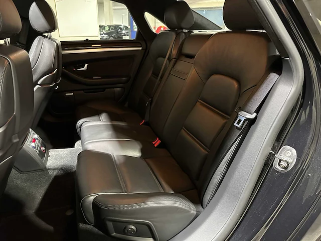 Audi s8 5.2 v10 quattro 450pk 2006, 05-kkj-7 youngtimer - afbeelding 37 van  48