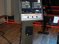 Audio en lichtcontrole zuil voorzien van een switch, twee par controllers, mp3 speler en versterker met twe... - afbeelding 2 van  6