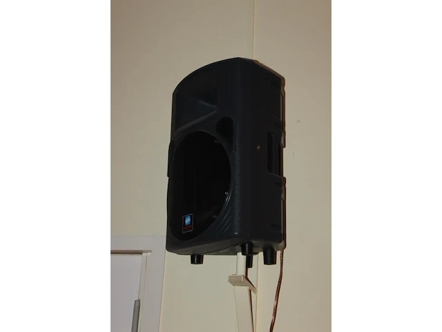 Audio en lichtcontrole zuil voorzien van een switch, twee par controllers, mp3 speler en versterker met twe... - afbeelding 6 van  6