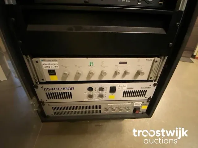 Audiorek met diverse apparatuur - afbeelding 5 van  5