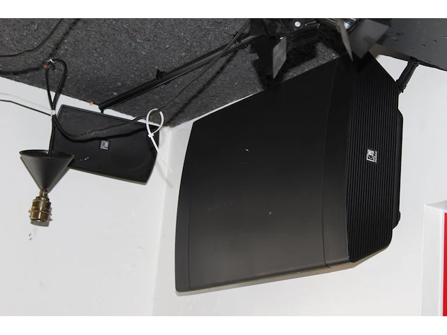 Audiosysteem audac bestaande uit een mixer, versterker, acht wandspeakers en een subwoofer. - afbeelding 3 van  3