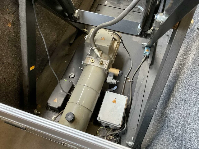 Audipack liftomatic he-2000 projector lift in flightcase - afbeelding 2 van  8
