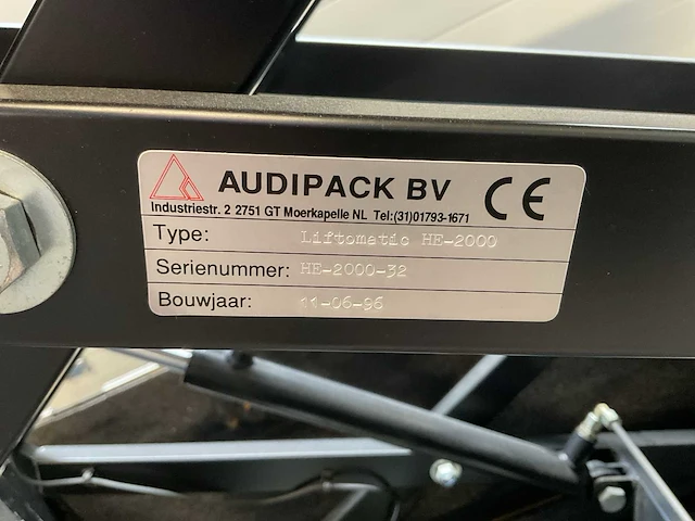 Audipack liftomatic he-2000 projector lift in flightcase - afbeelding 4 van  8