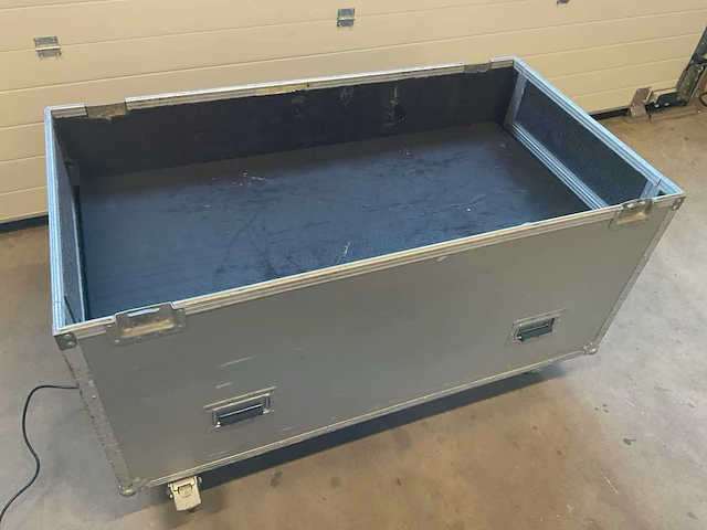 Audipack liftomatic he-2000/1 projector lift in flightcase - afbeelding 2 van  9