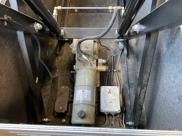 Audipack liftomatic he-2000/1 projector lift in flightcase - afbeelding 3 van  9
