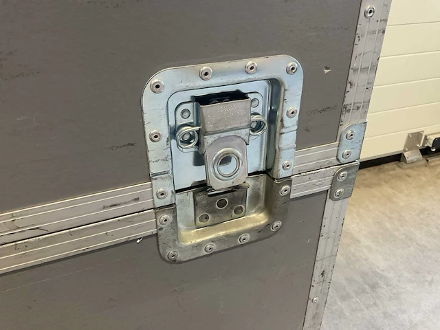 Audipack liftomatic he-2000/1 projector lift in flightcase - afbeelding 4 van  12