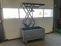 Audipack liftomatic he-2000/1 projector lift in flightcase - afbeelding 1 van  12