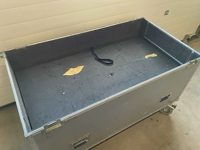 Audipack liftomatic he-2000/1 projector lift in flightcase - afbeelding 5 van  12