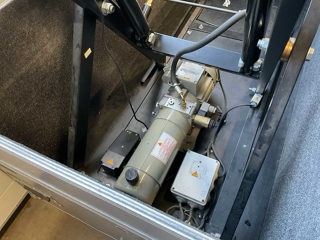 Audipack liftomatic he-2000/1 projector lift in flightcase - afbeelding 6 van  12
