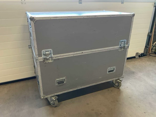 Audipack liftomatic he-2000/1 projector lift in flightcase - afbeelding 10 van  12