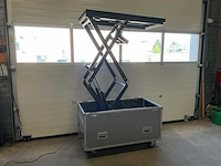 Audipack liftomatic he-2000/1 projector lift in flightcase - afbeelding 1 van  8