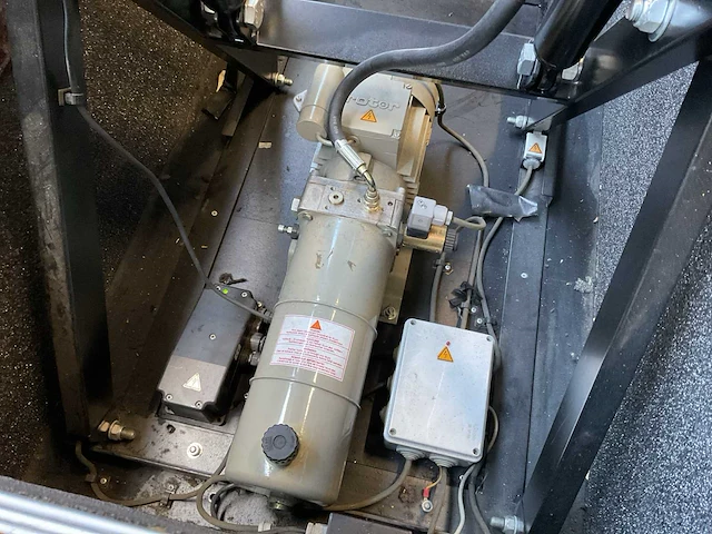 Audipack liftomatic he-2000/1 projector lift in flightcase - afbeelding 2 van  8