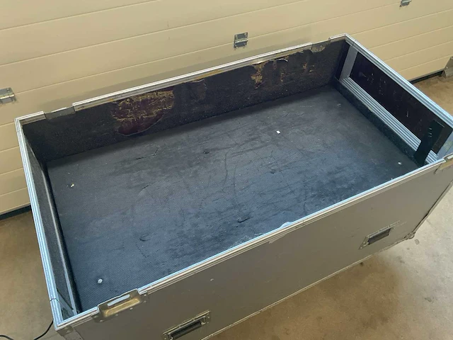 Audipack liftomatic he-2000/1 projector lift in flightcase - afbeelding 4 van  8