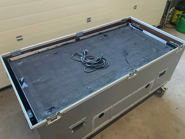 Audipack liftomatic he-3000 projector lift in flightcase - afbeelding 5 van  12