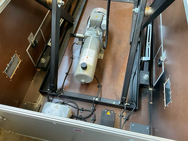 Audipack liftomatic he-3000 projector lift in flightcase - afbeelding 6 van  12