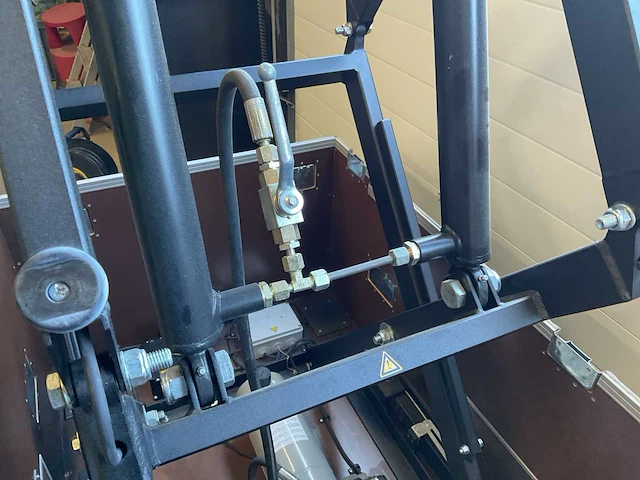Audipack liftomatic he-3000 projector lift in flightcase - afbeelding 7 van  12