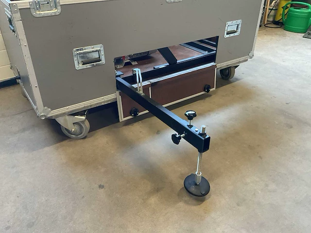 Audipack liftomatic he-3000 projector lift in flightcase - afbeelding 8 van  12