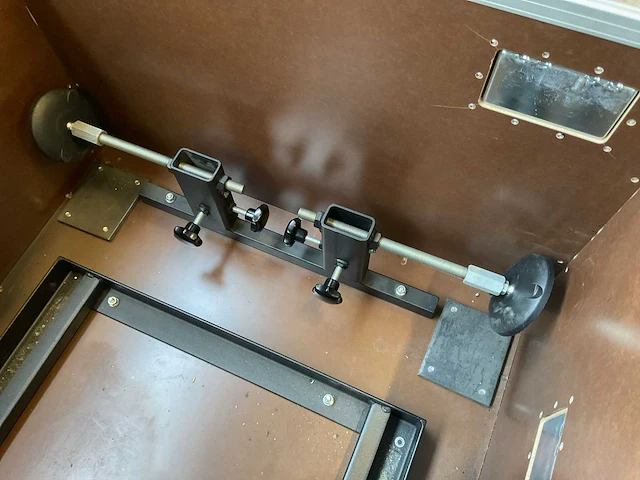 Audipack liftomatic he-3000 projector lift in flightcase - afbeelding 9 van  12