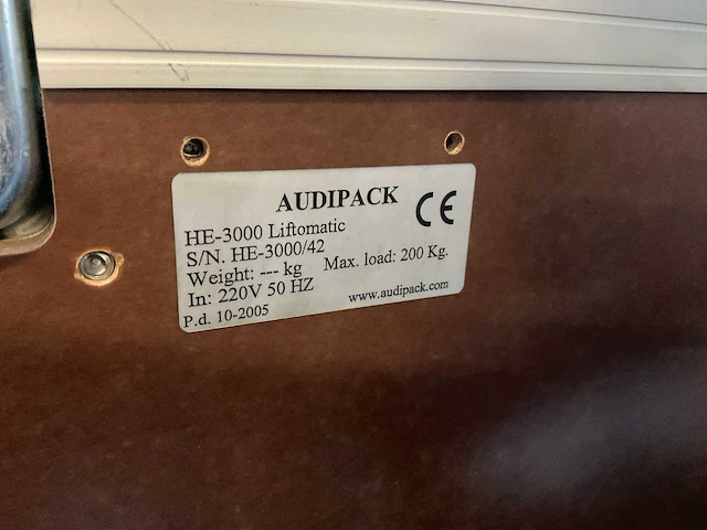 Audipack liftomatic he-3000 projector lift in flightcase - afbeelding 11 van  12