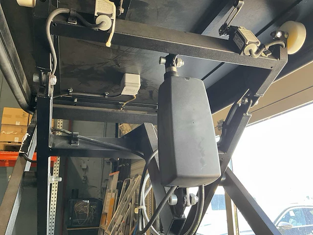 Audipack liftomatic t-1900 projector lift in flightcase - afbeelding 4 van  8