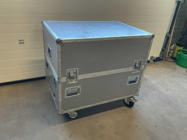Audipack liftomatic t-1900 projector lift in flightcase - afbeelding 7 van  8
