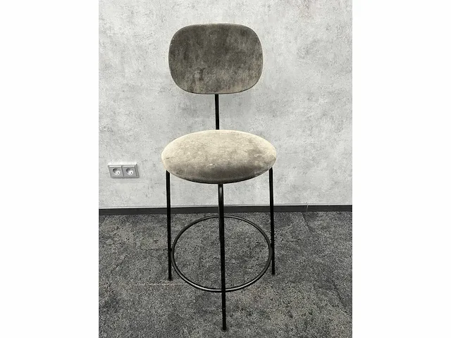 Audo copenhagen/ afteroom - barkruk 64cm velvet taupe - ongebruikt (4x) - afbeelding 2 van  9