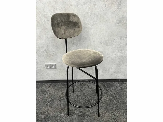 Audo copenhagen/ afteroom - barkruk 64cm velvet taupe - ongebruikt (4x) - afbeelding 4 van  9
