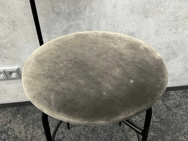 Audo copenhagen/ afteroom - barkruk 64cm velvet taupe - ongebruikt (4x) - afbeelding 5 van  9