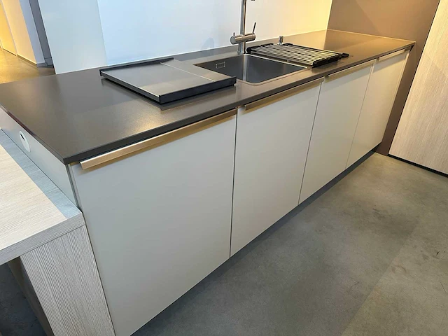 Augustijns - showroomkeuken - afbeelding 43 van  47