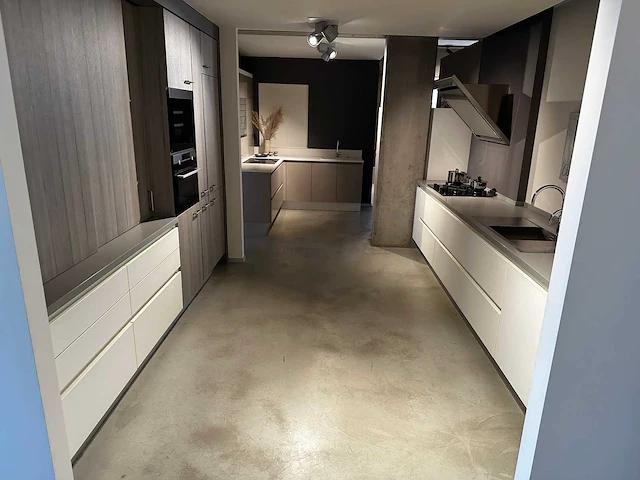 Augustijns - showroomkeuken - afbeelding 1 van  34