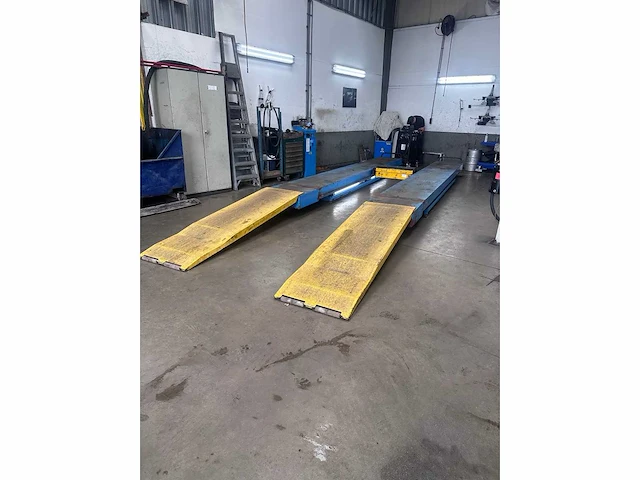 Autec - 2010 - ast4009e/50 - hefbrug - afbeelding 1 van  15