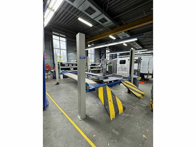 Autec - hefbrug - afbeelding 1 van  5