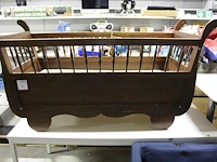 Autenthieke oude wieg model cas. afmeting 159 x 61 x 83 cm