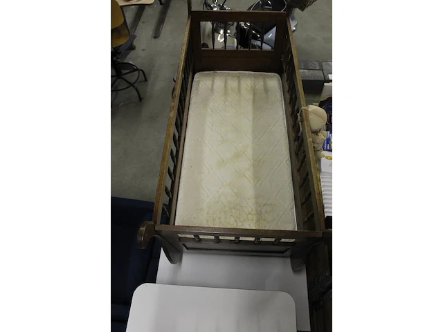 Autenthieke oude wieg model cas. afmeting 159 x 61 x 83 cm - afbeelding 2 van  4