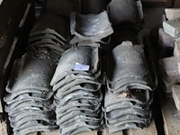 Authentieke dakpannen. ruim 100 stuks op pallet - afbeelding 1 van  3