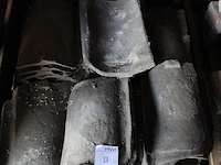 Authentieke dakpannen. ruim 100 stuks op pallet - afbeelding 2 van  3