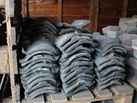 Authentieke dakpannen. ruim 100 stuks op pallet - afbeelding 3 van  3